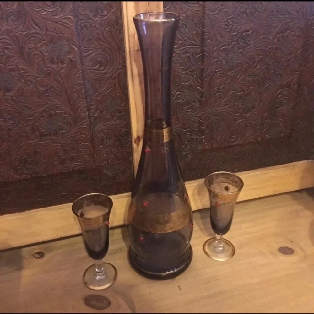 Antique 1920s Italian decanter and glass set